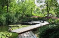 植物配置標(biāo)準(zhǔn)：“先高后低，先內(nèi)后外”