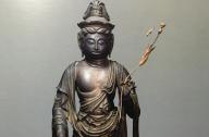 木雕佛像：豐富繁復(fù)VS簡(jiǎn)潔刻板